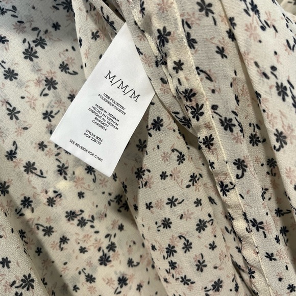 Cabi 8026 Blouse Top Womens M Beige Gather Baby Floral Print Semi Sheer Flowy - Picture 5 of 6